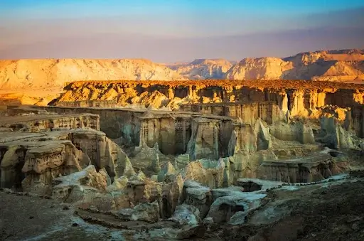 "سفر به دره ستارگان قشم و تجربه مناظر طبیعی شبیه سیاره‌ای دیگر"